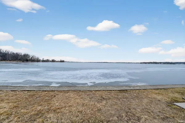 $200,000 | 9857 North Skyline Drive, Syracuse, IN 46567