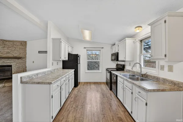 $200,000 | 9857 North Skyline Drive, Syracuse, IN 46567