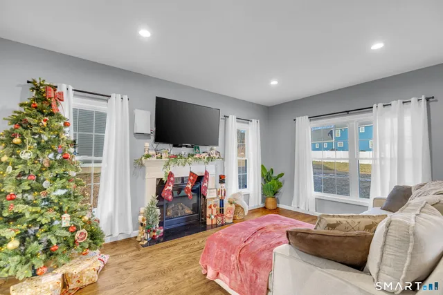 $539,900 | 40 Wiegert Way, Bristol, CT 06010