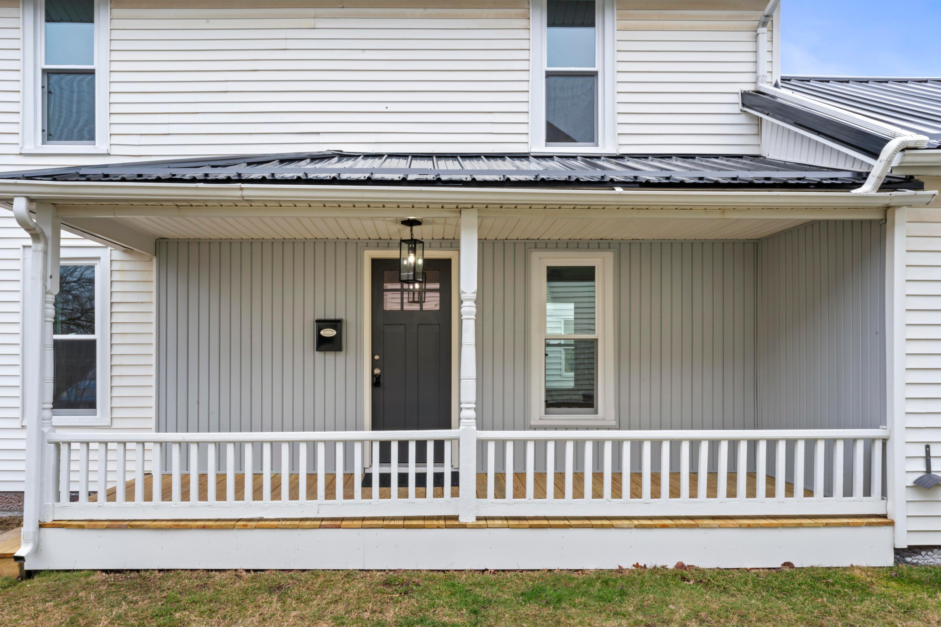 90 Roe Avenue Newark, OH 43055 - Photo 22 of 32 Front Porch