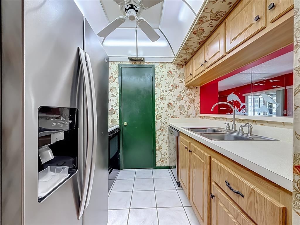 245 Medallion Boulevard, Unit G Madeira Beach, FL 33708 - Photo 14 of 47