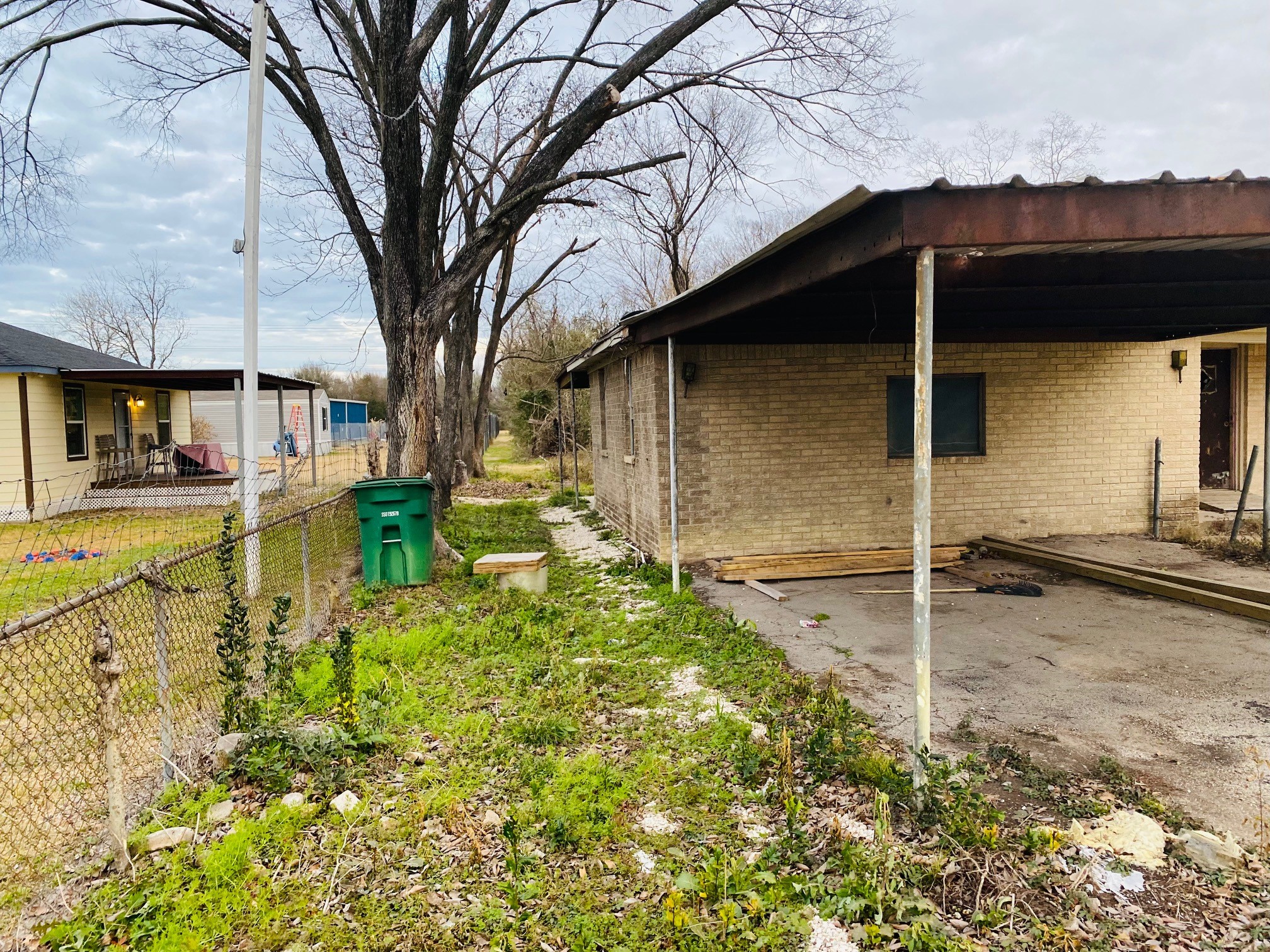 13534 Luthe Road Houston, TX 77039 - Photo 3 of 6 a backyard of a house