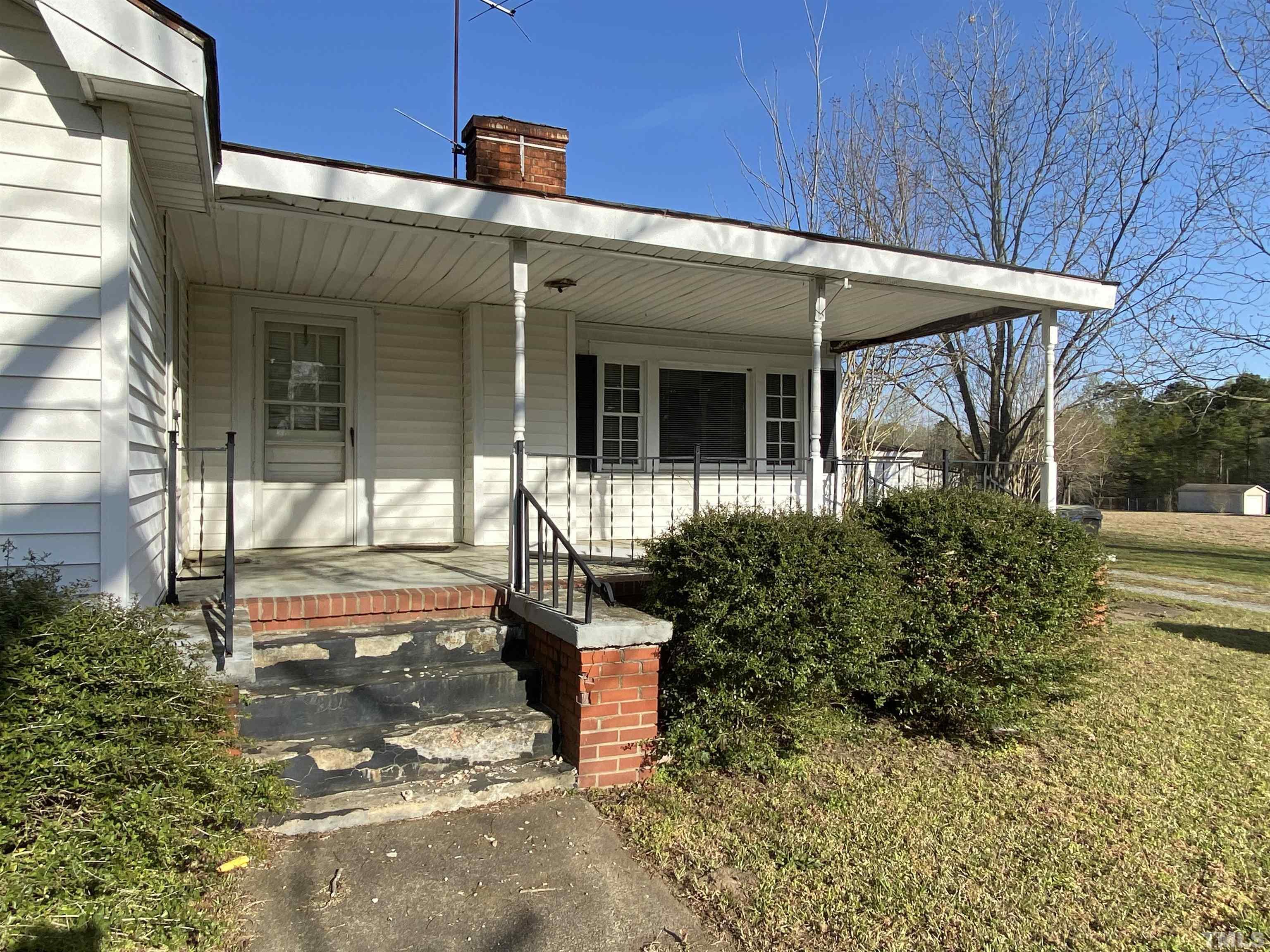 569 Smith Road Smithfield, NC 27577 - Photo 4 of 46 Gallery Image 4