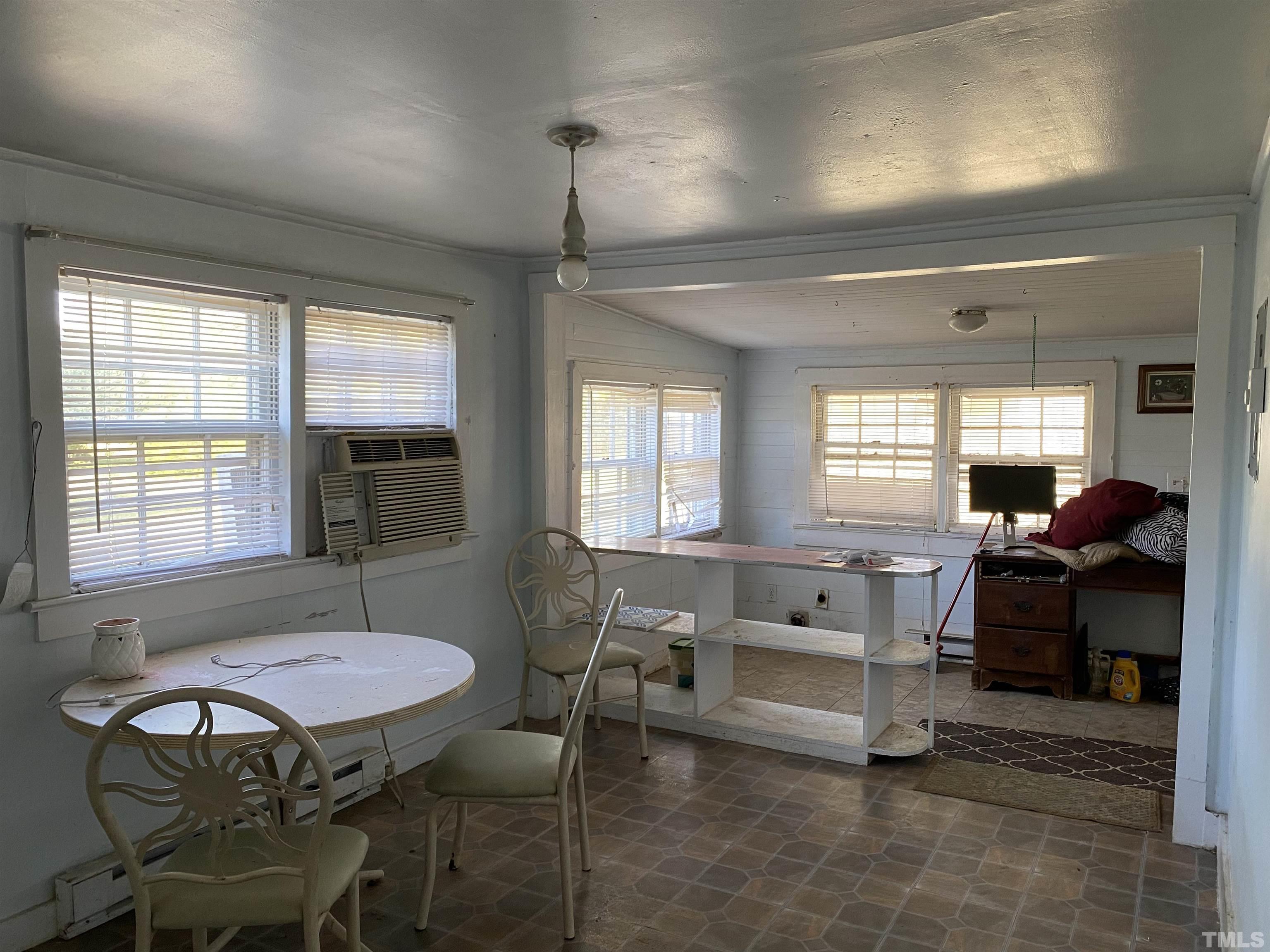 569 Smith Road Smithfield, NC 27577 - Photo 6 of 46 Gallery Image 6