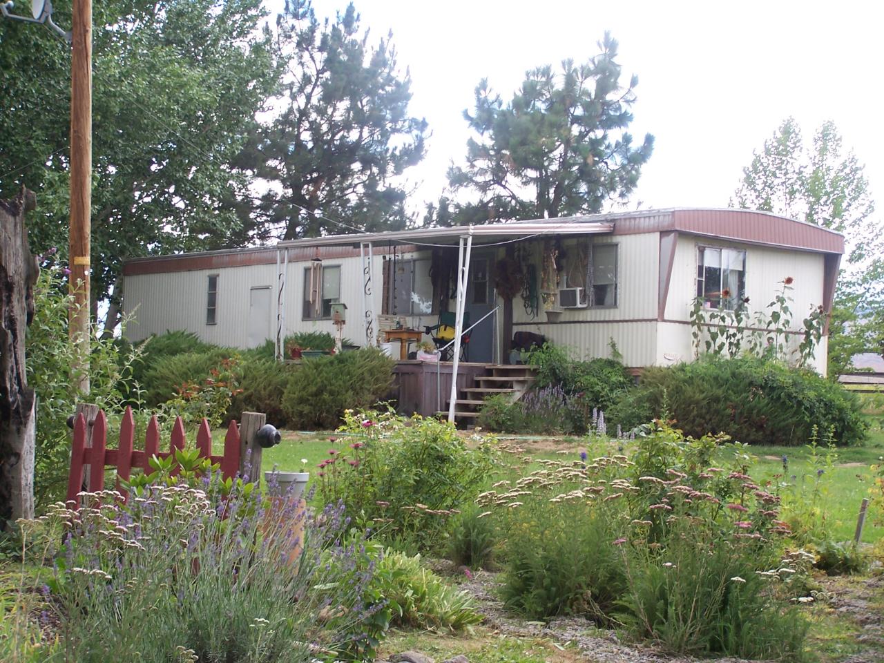 1962-1964 Cook Road Yakima, WA 98908 - Photo 1 of 3 a view of a house with a yard and plants