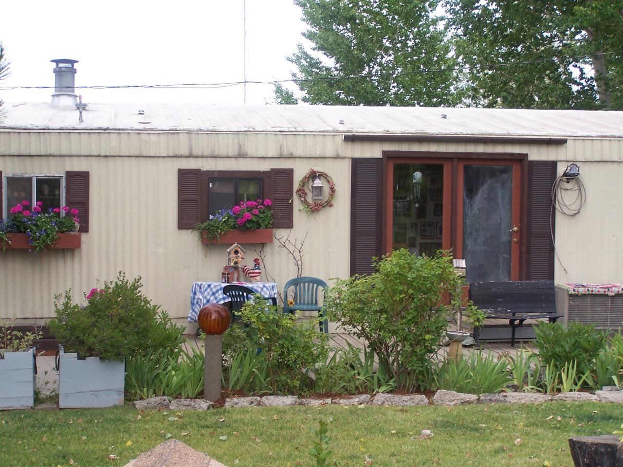 1962-1964 Cook Road Yakima, WA 98908 - Photo 2 of 3 a view of a house with potted plants and a yard