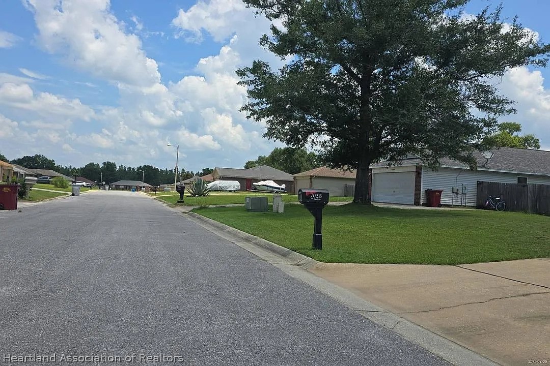 7032 Jacobsview Lane Milton, FL 32570 - Photo 3 of 4