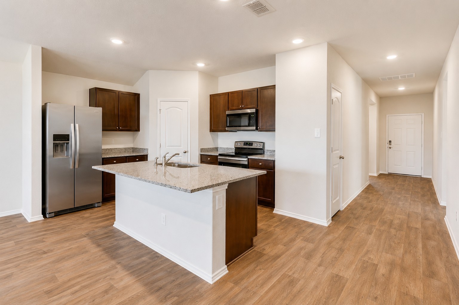 821 Indigo Way Seguin, TX 78155 - Photo 4 of 18