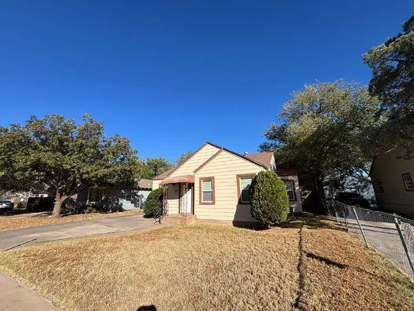 $1,050 | 2318 20th Street, Lubbock, TX 79411