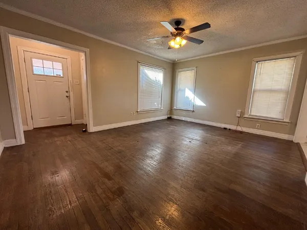 $1,050 | 2318 20th Street, Lubbock, TX 79411