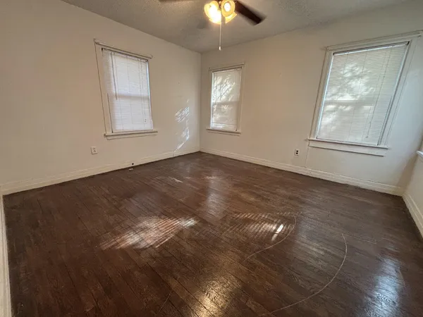 $1,050 | 2318 20th Street, Lubbock, TX 79411