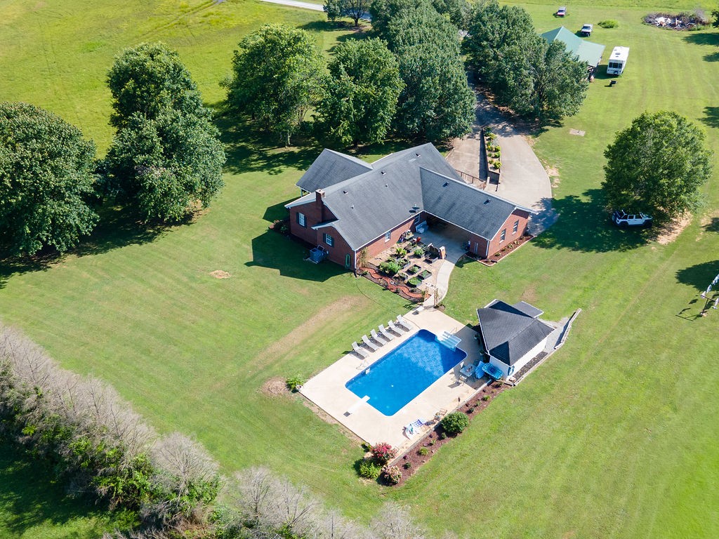 187 North Old Military Road Summertown, TN 38483 - Photo 3 of 36