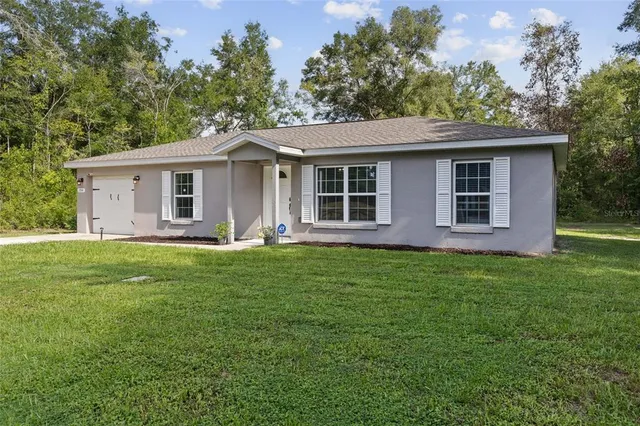 a view of a house with a backyard