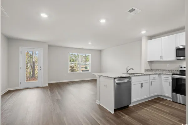 $1,700 | 608 Golden Resin Road, Conway, SC 29526