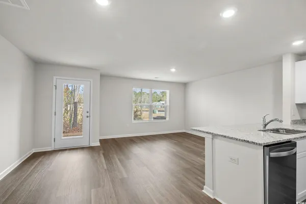 $1,700 | 608 Golden Resin Road, Conway, SC 29526