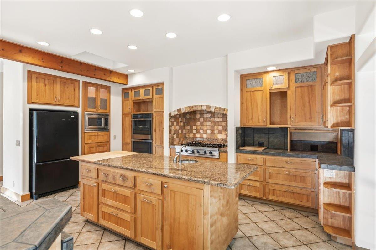 12531 Lowhills Road Nevada City, CA 95959 - Photo 17 of 92 a kitchen with stainless steel appliances granite countertop a stove and a refrigerator