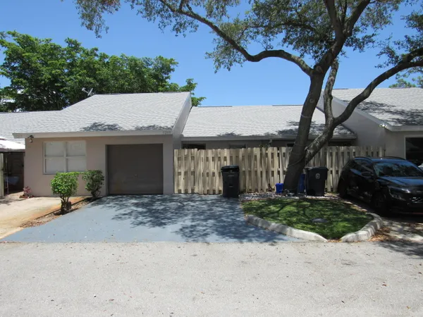 $2,300 | 5203 Glencove Lane, Unit 5203, West Palm Beach, FL 33415