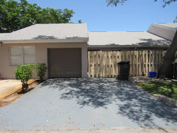 $2,300 | 5203 Glencove Lane, Unit 5203, West Palm Beach, FL 33415