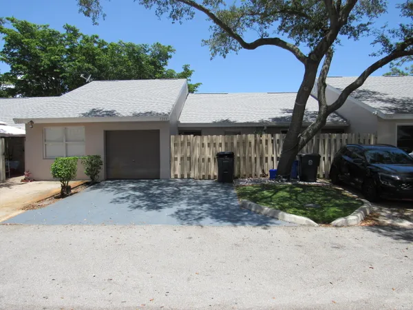 $2,300 | 5203 Glencove Lane, Unit 5203, West Palm Beach, FL 33415