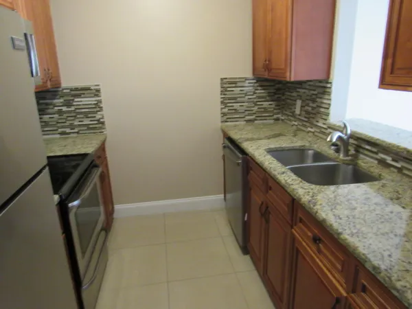 $2,300 | 5203 Glencove Lane, Unit 5203, West Palm Beach, FL 33415