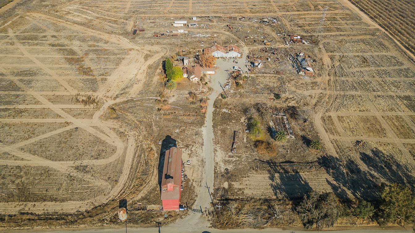 32015 Ave 10 Madera, CA 93636 - Photo 19 of 24 a bathroom with a shower