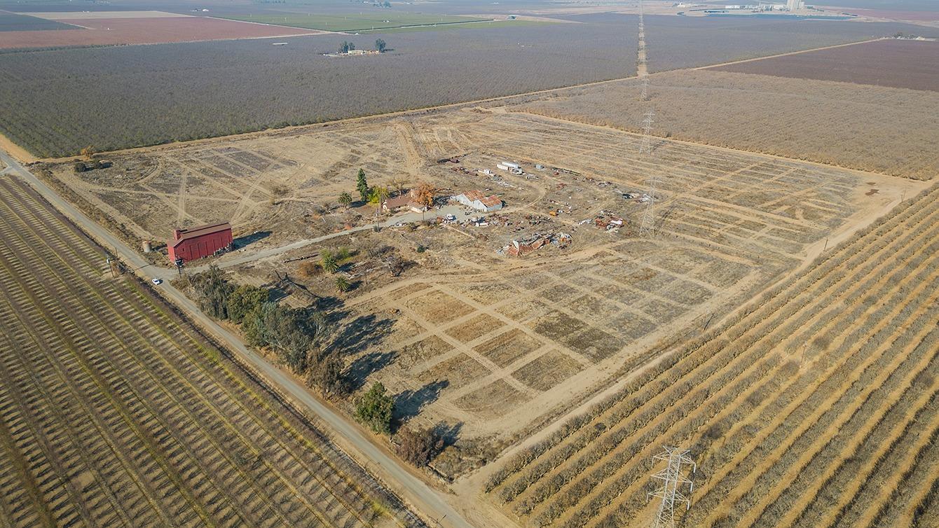 32015 Ave 10 Madera, CA 93636 - Photo 20 of 24 a view of a bathtub