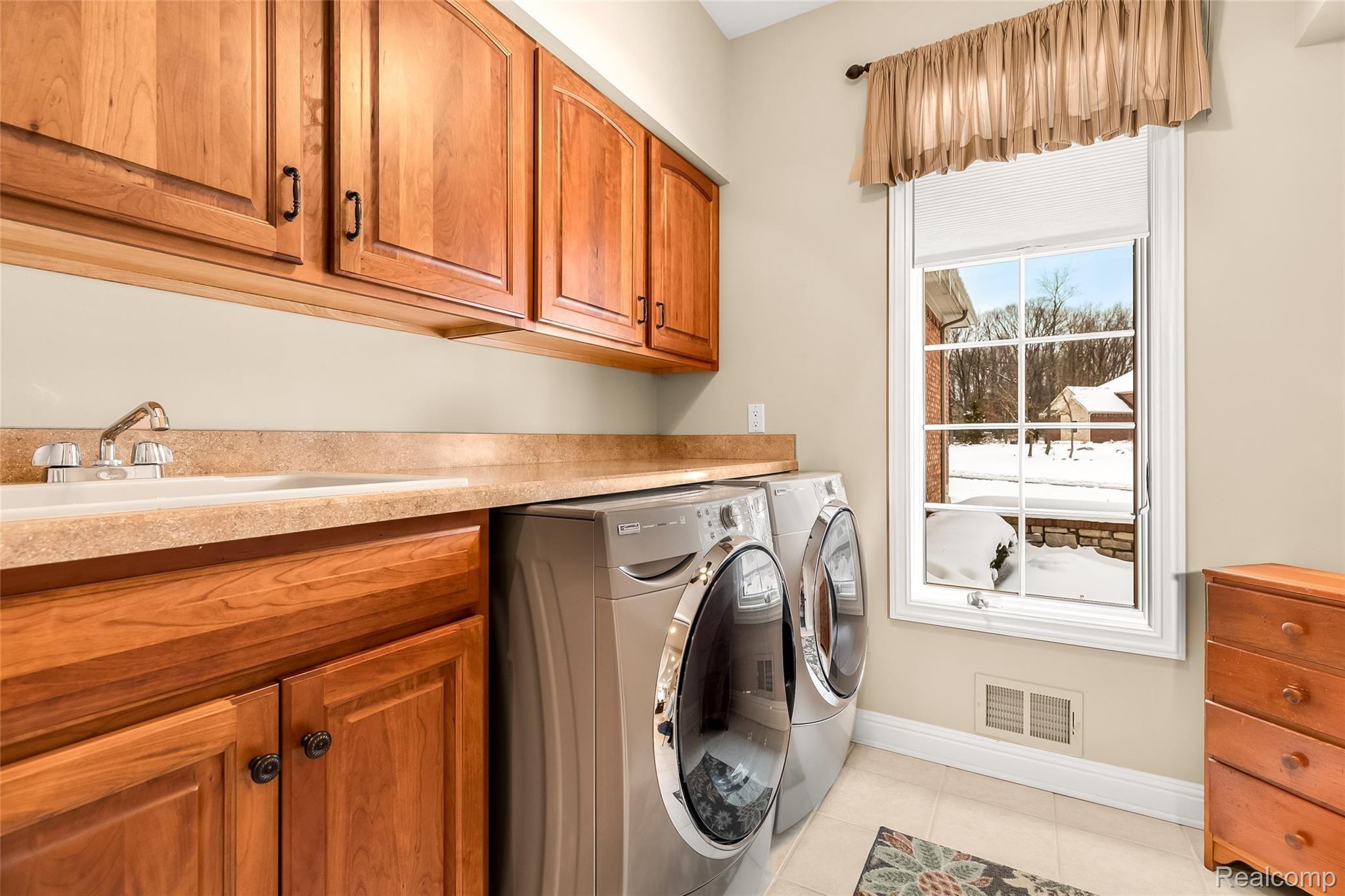 664 Inverness Highland, MI 48357 - Photo 25 of 77 29.Laundry