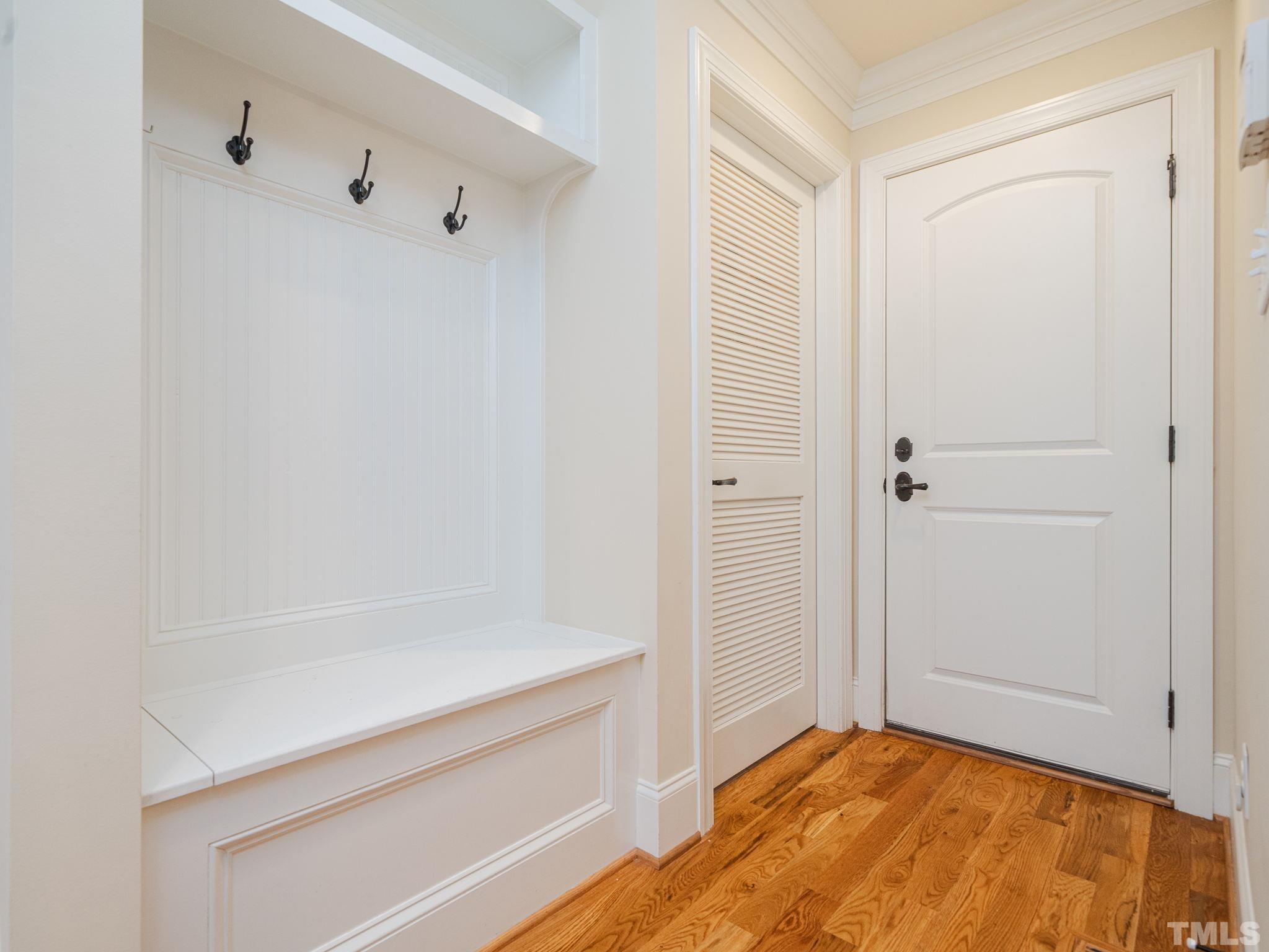 842 Cranbrook Road Raleigh, NC 27609 - Photo 16 of 39 a bathroom with a bathtub