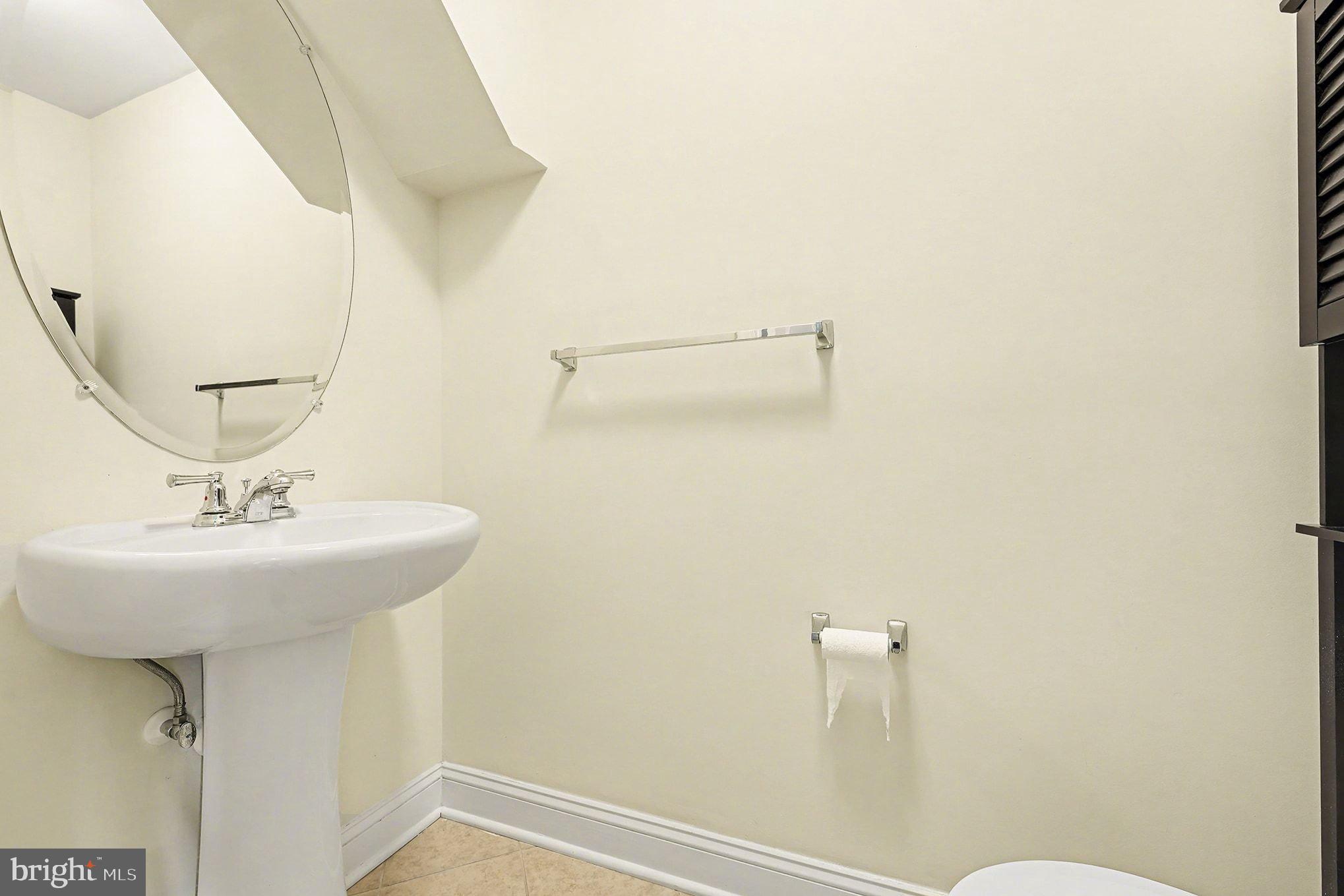 4440 Potomac Highlands Circle Triangle, VA 22172 - Photo 18 of 34 a bathroom with a sink a toilet and mirror