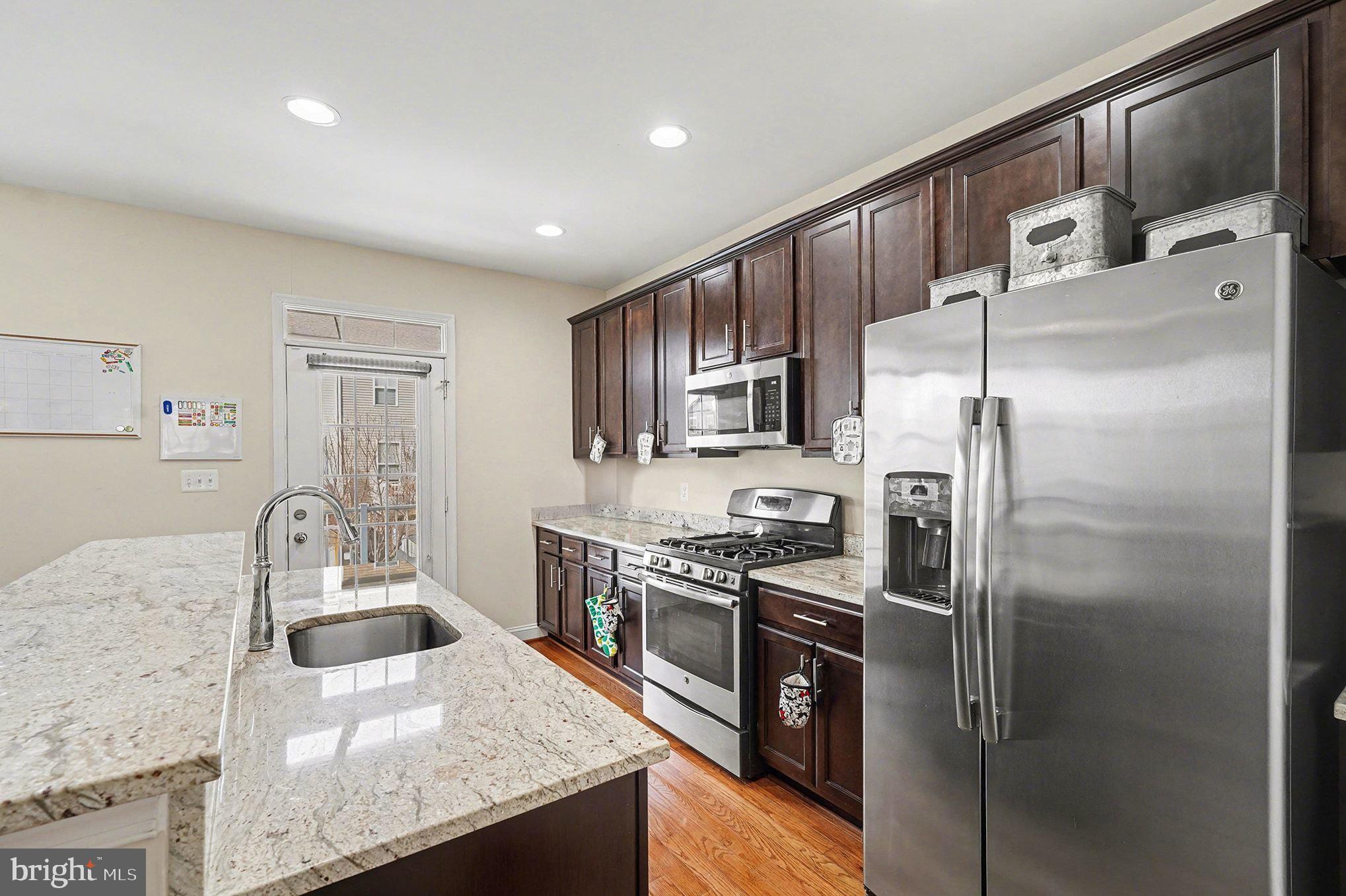 4440 Potomac Highlands Circle Triangle, VA 22172 - Photo 8 of 34 a kitchen with stainless steel appliances granite countertop a sink stove and refrigerator