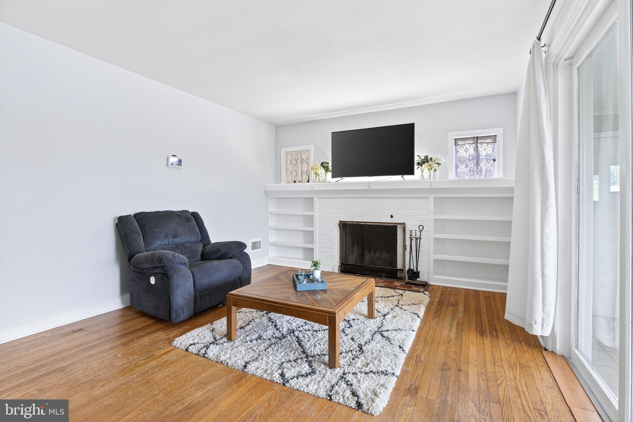 421 Corbin Road York, PA 17403 - Photo 4 of 23