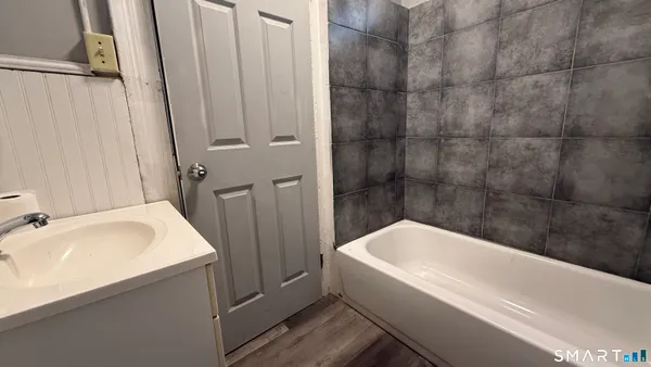 $2,100 | 500 Carroll Avenue, Unit 1, Bridgeport, CT 06607