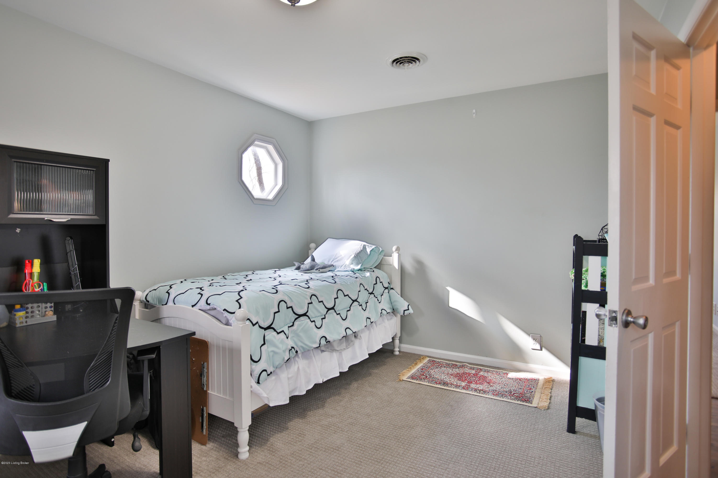 1811 Round Ridge Road Louisville, KY 40207 - Photo 40 of 58 1-47