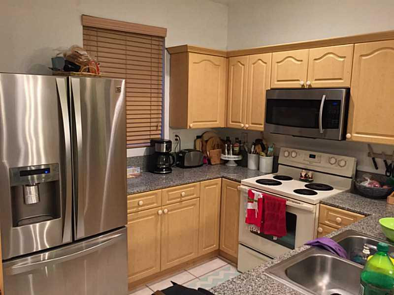 2201 Monroe Street, Unit B2 Hollywood, FL 33020 - Photo 2 of 9 Kitchen.