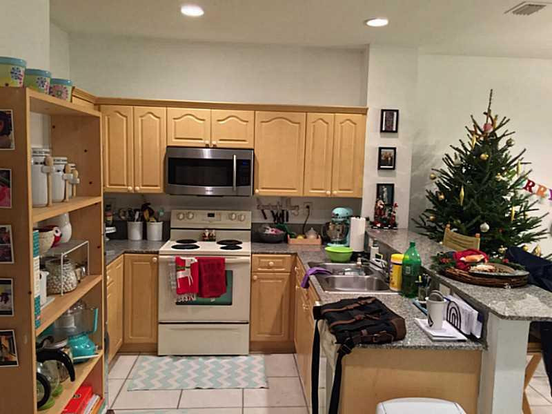 2201 Monroe Street, Unit B2 Hollywood, FL 33020 - Photo 3 of 9 Kitchen.