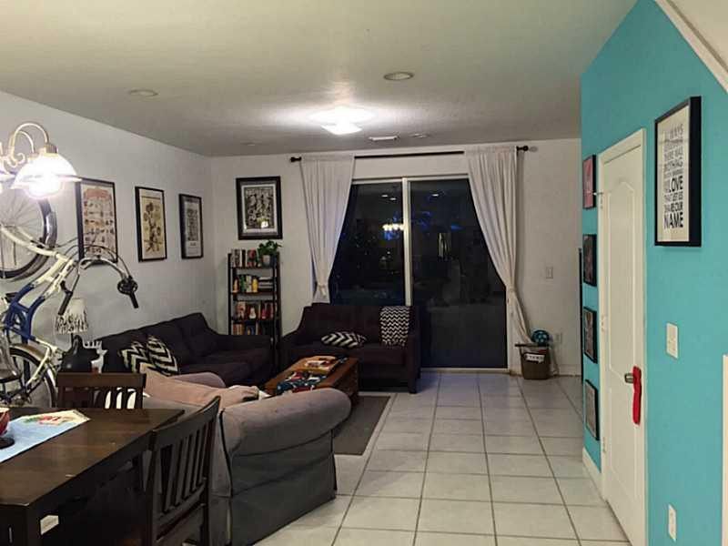 2201 Monroe Street, Unit B2 Hollywood, FL 33020 - Photo 6 of 9 Living Room.