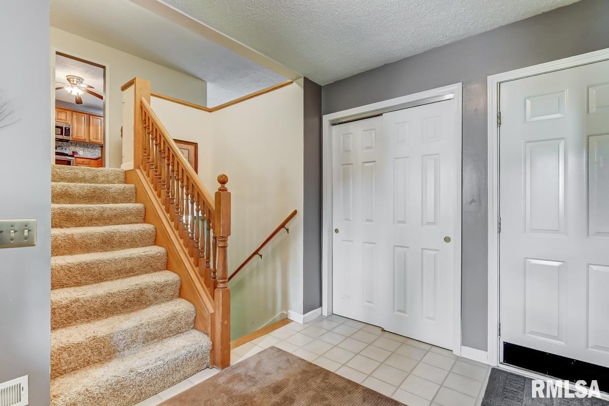 2436 Arrowhead Drive Springfield, IL 62702 - Photo 4 of 40