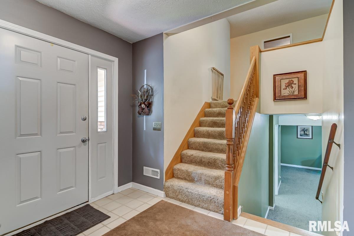2436 Arrowhead Drive Springfield, IL 62702 - Photo 5 of 40