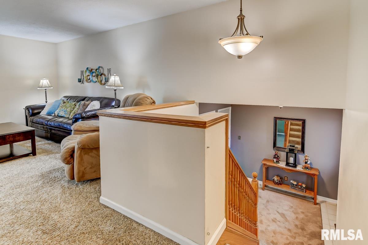 2436 Arrowhead Drive Springfield, IL 62702 - Photo 7 of 40