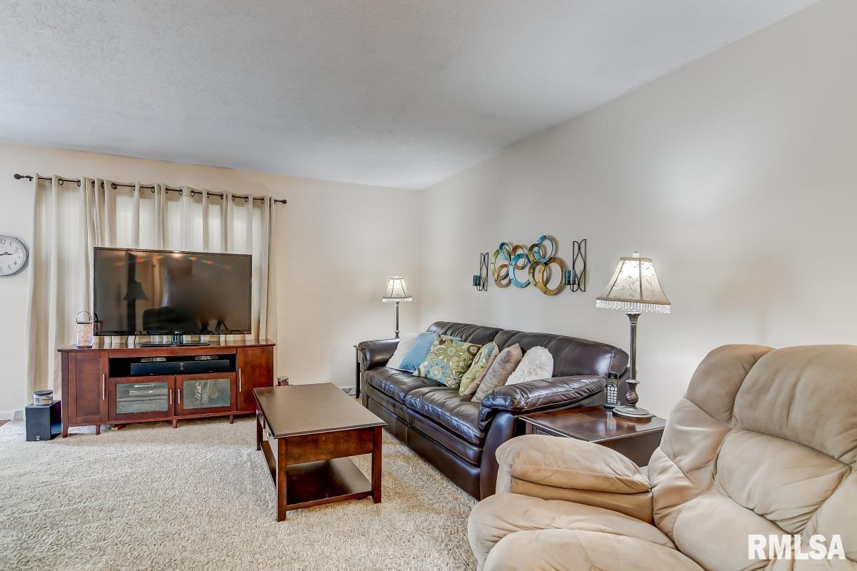 2436 Arrowhead Drive Springfield, IL 62702 - Photo 8 of 40