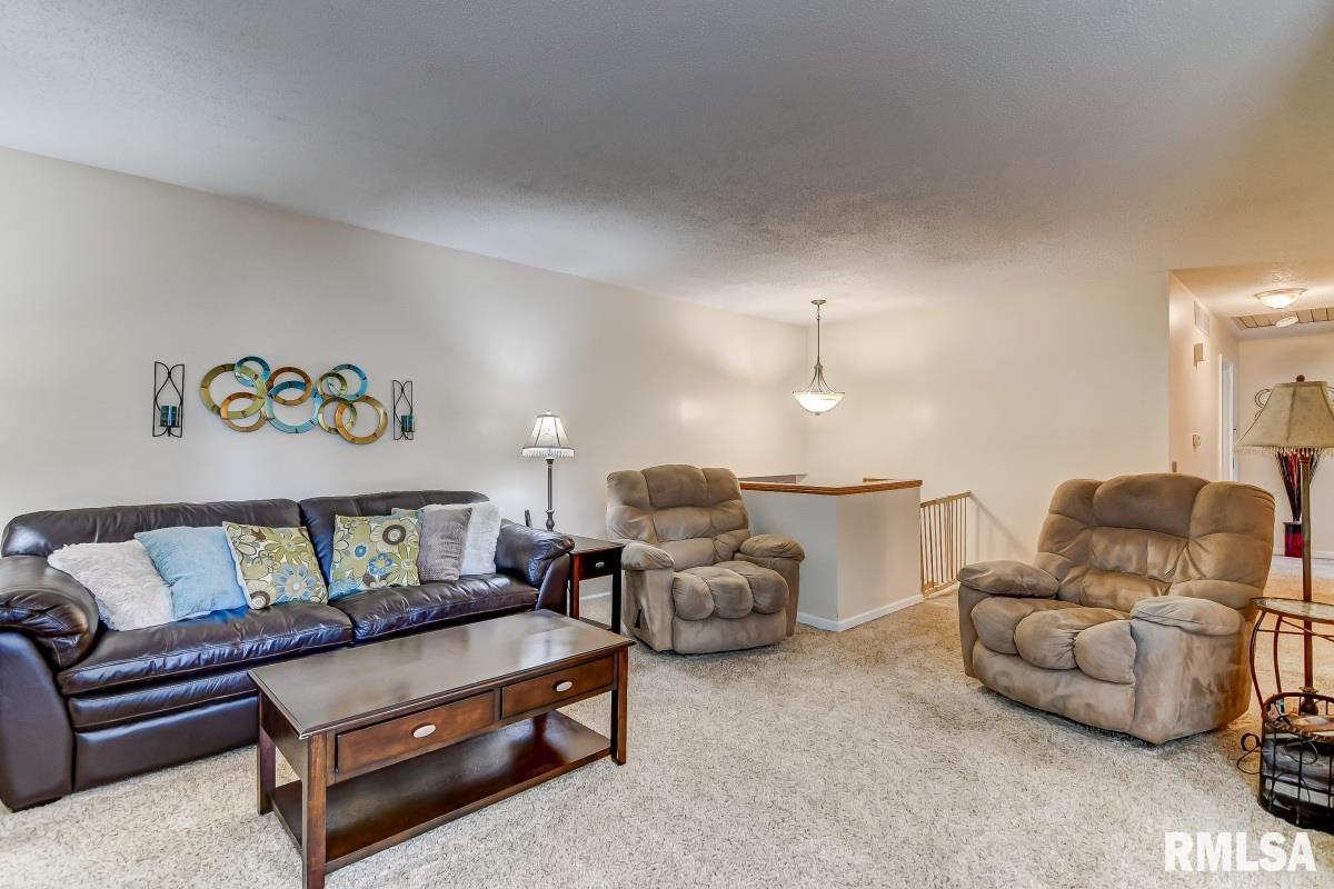 2436 Arrowhead Drive Springfield, IL 62702 - Photo 9 of 40