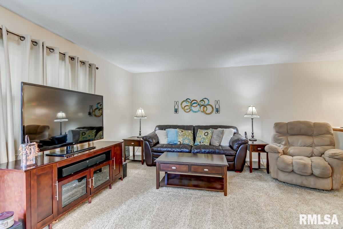 2436 Arrowhead Drive Springfield, IL 62702 - Photo 10 of 40
