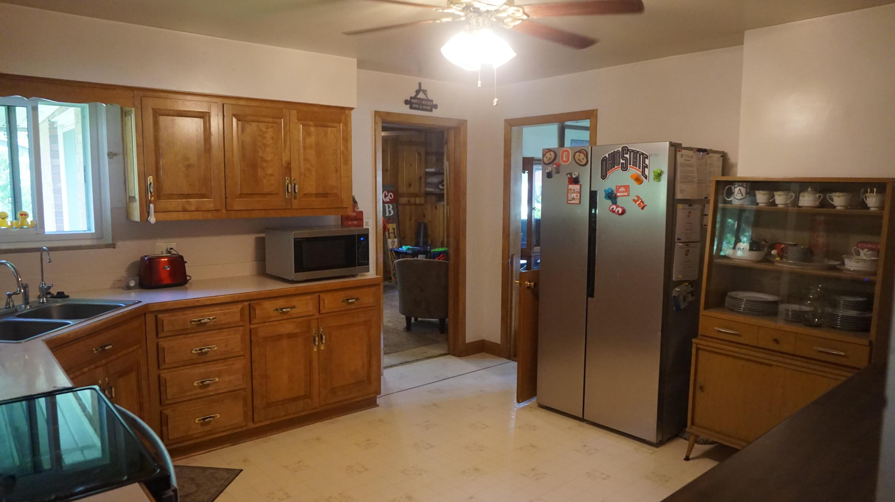 2866 Alkire Road Columbus, OH 43223 - Photo 6 of 17 Kitchen 2