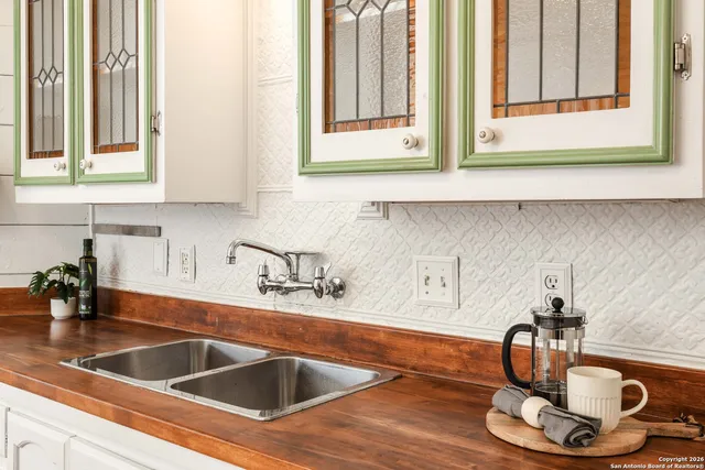 $495,000 | 545 Willow Avenue, New Braunfels, TX 78130