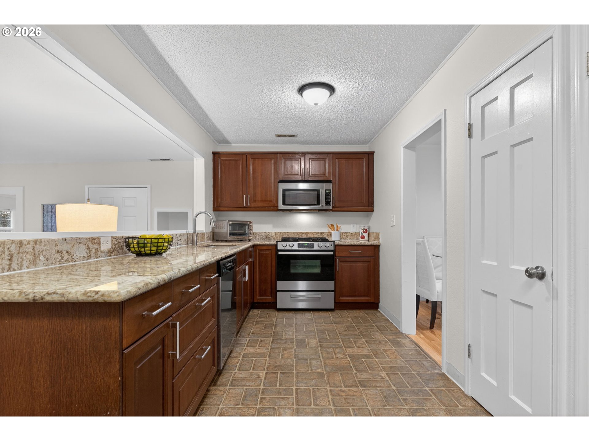 2940 Southwest 121st Avenue Beaverton, OR 97005 - Photo 10 of 46 Kitchen
