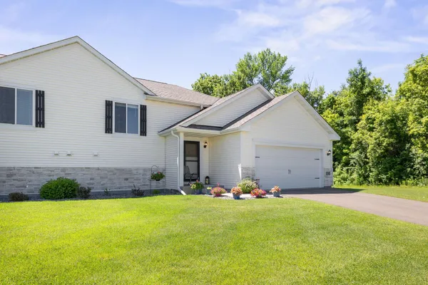 $280,000 | 1042 White Tail Lane, Montrose, MN 55363