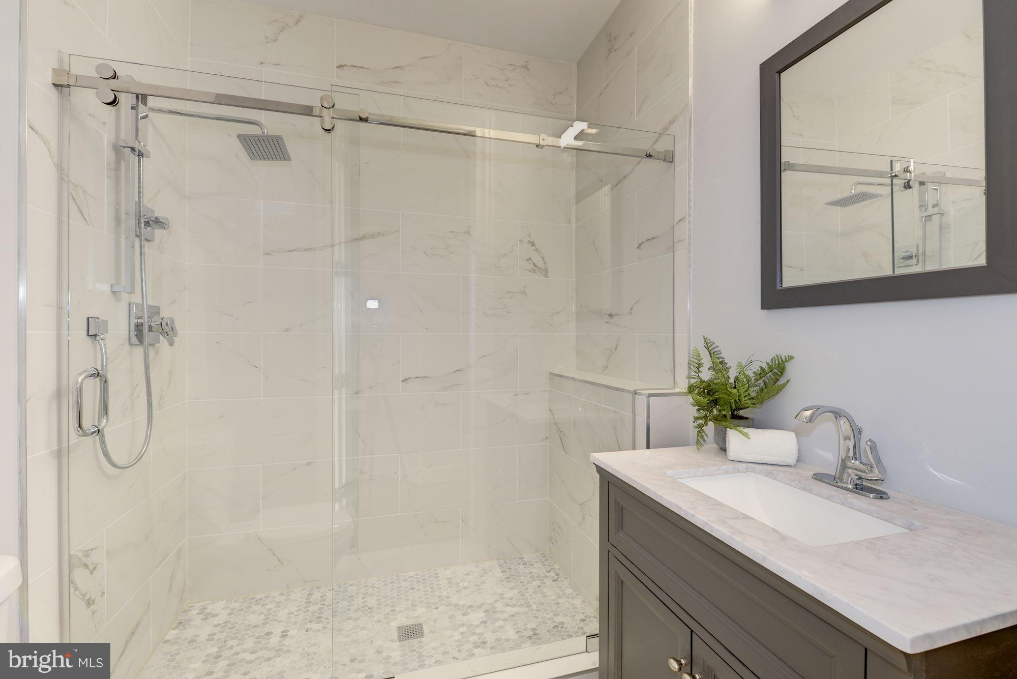 6 R Street Northwest, Unit 1 Washington, DC 20001 - Photo 13 of 27 Bath