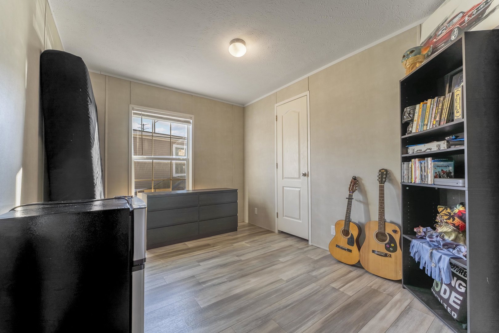 1036 Lunga Drive Round Lake, IL 60073 - Photo 20 of 31 a view of a livingroom with furniture and a window