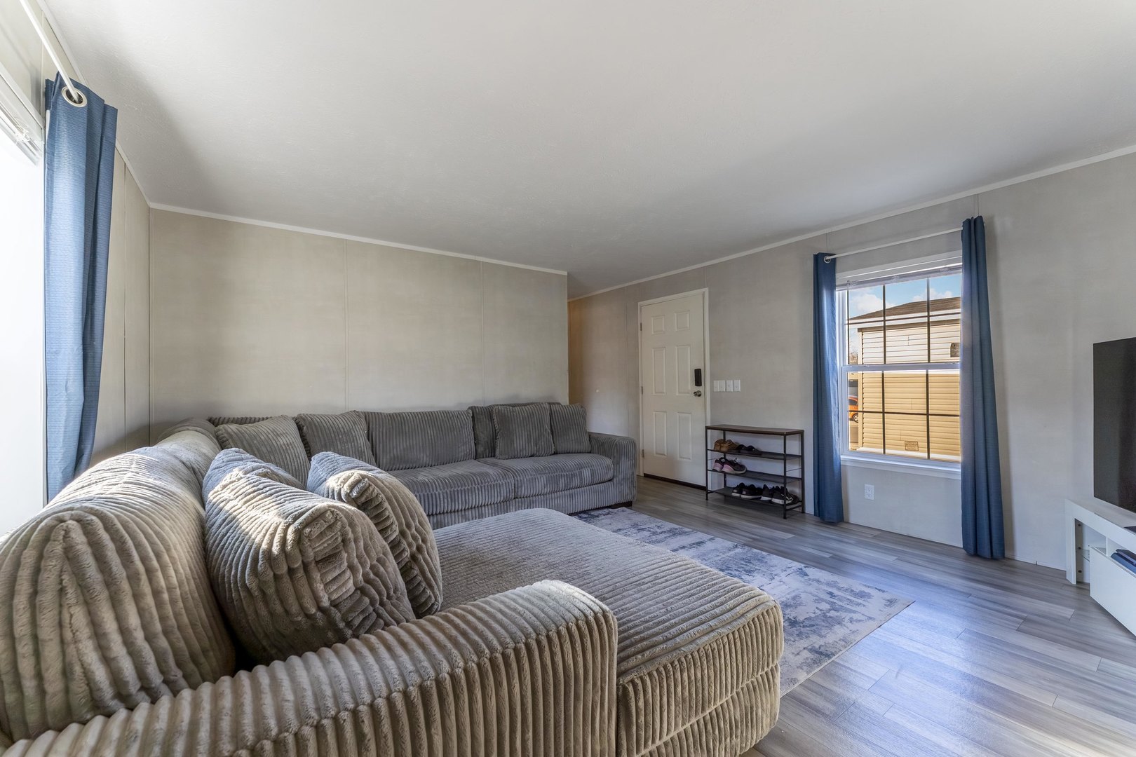 1036 Lunga Drive Round Lake, IL 60073 - Photo 6 of 31 a living room with furniture and a window