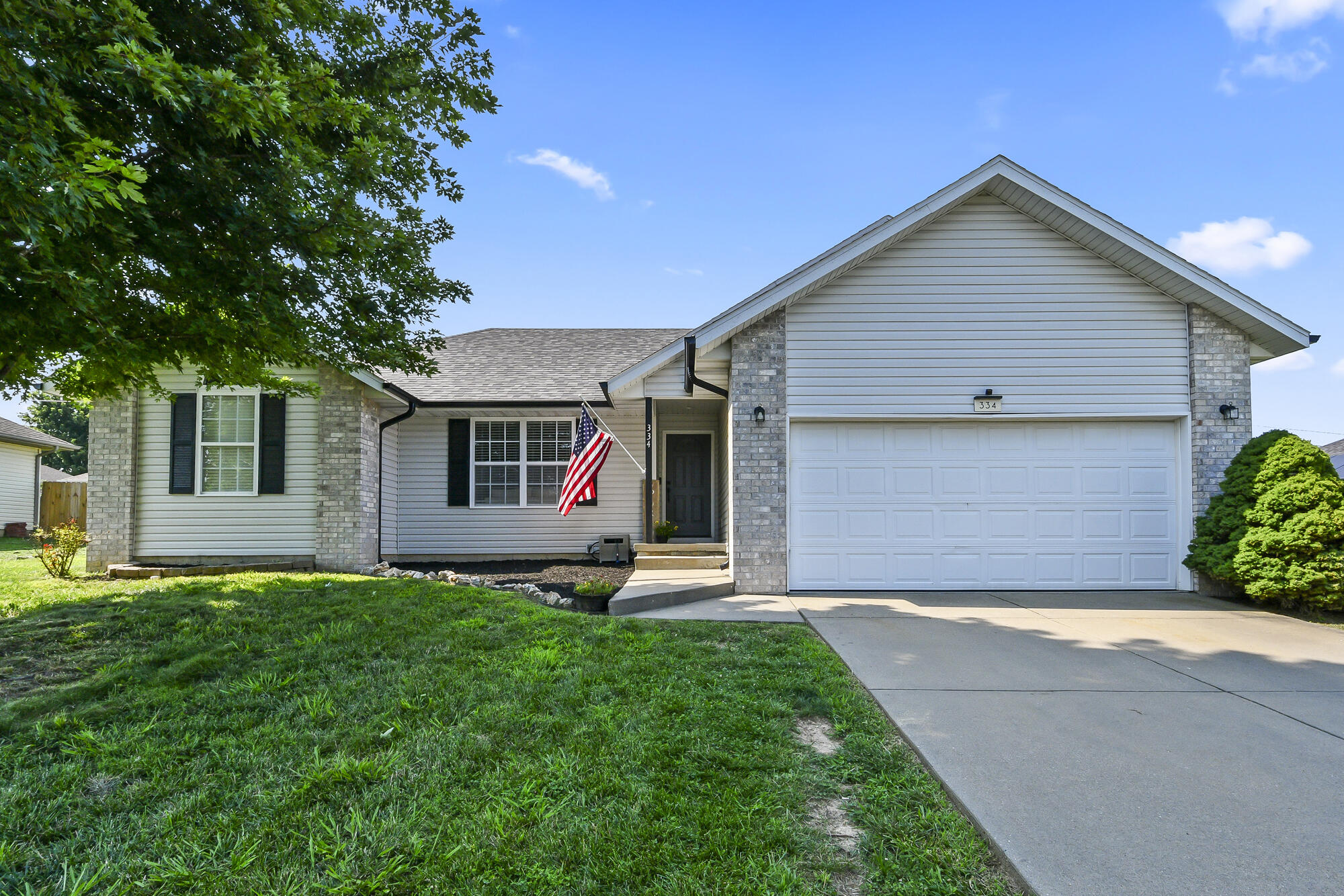 334 Sugar Tree Road Sparta, MO 65753 - Photo 2 of 36 01